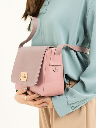 two-tone-saddle-handbag