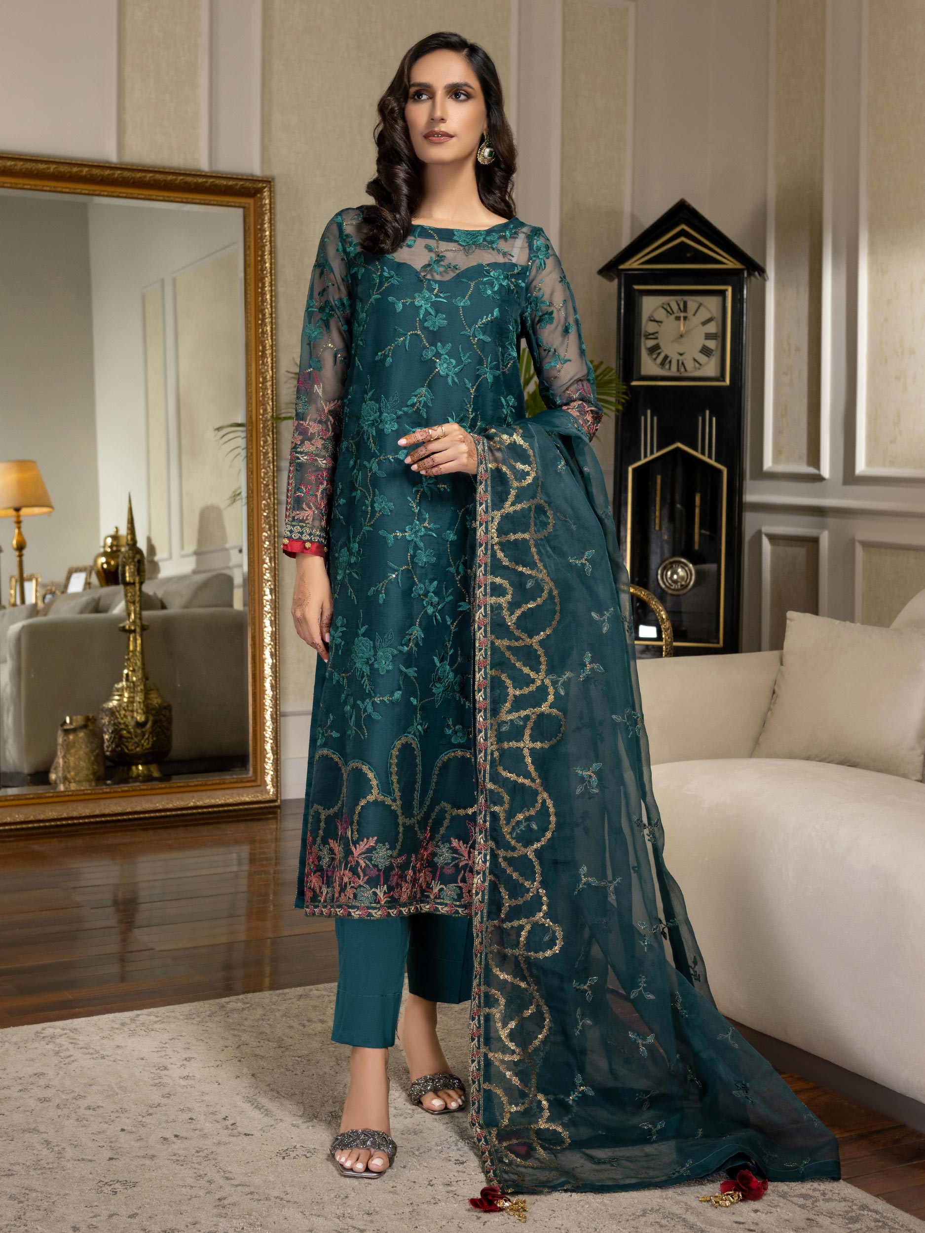 best online unstitched clothes for women in Pakistan