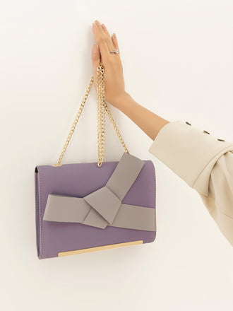 tie-knot-casual-clutch