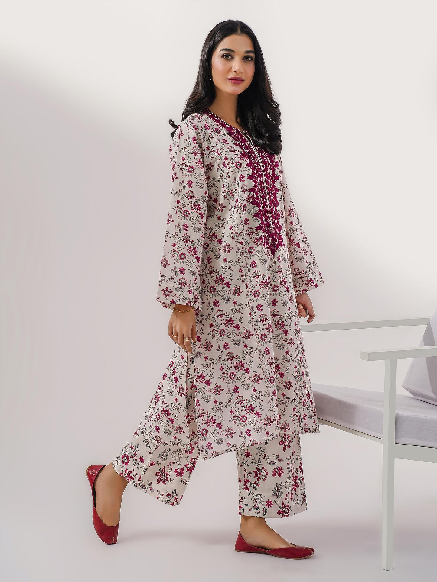2 Piece Khaddar Suit-Embroidered (Pret)