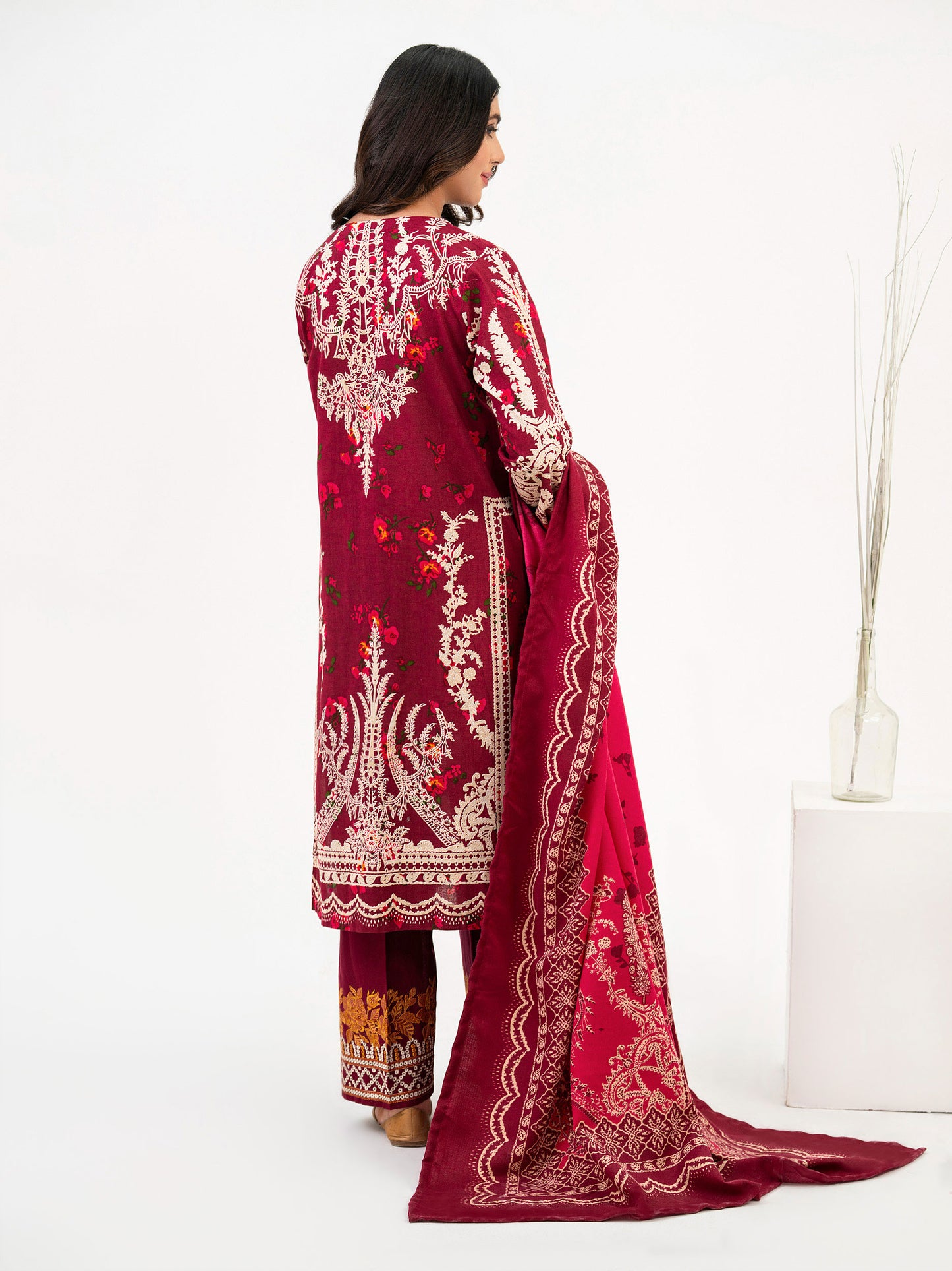 3 Piece Khaddar Suit-Embroidered (Pret)