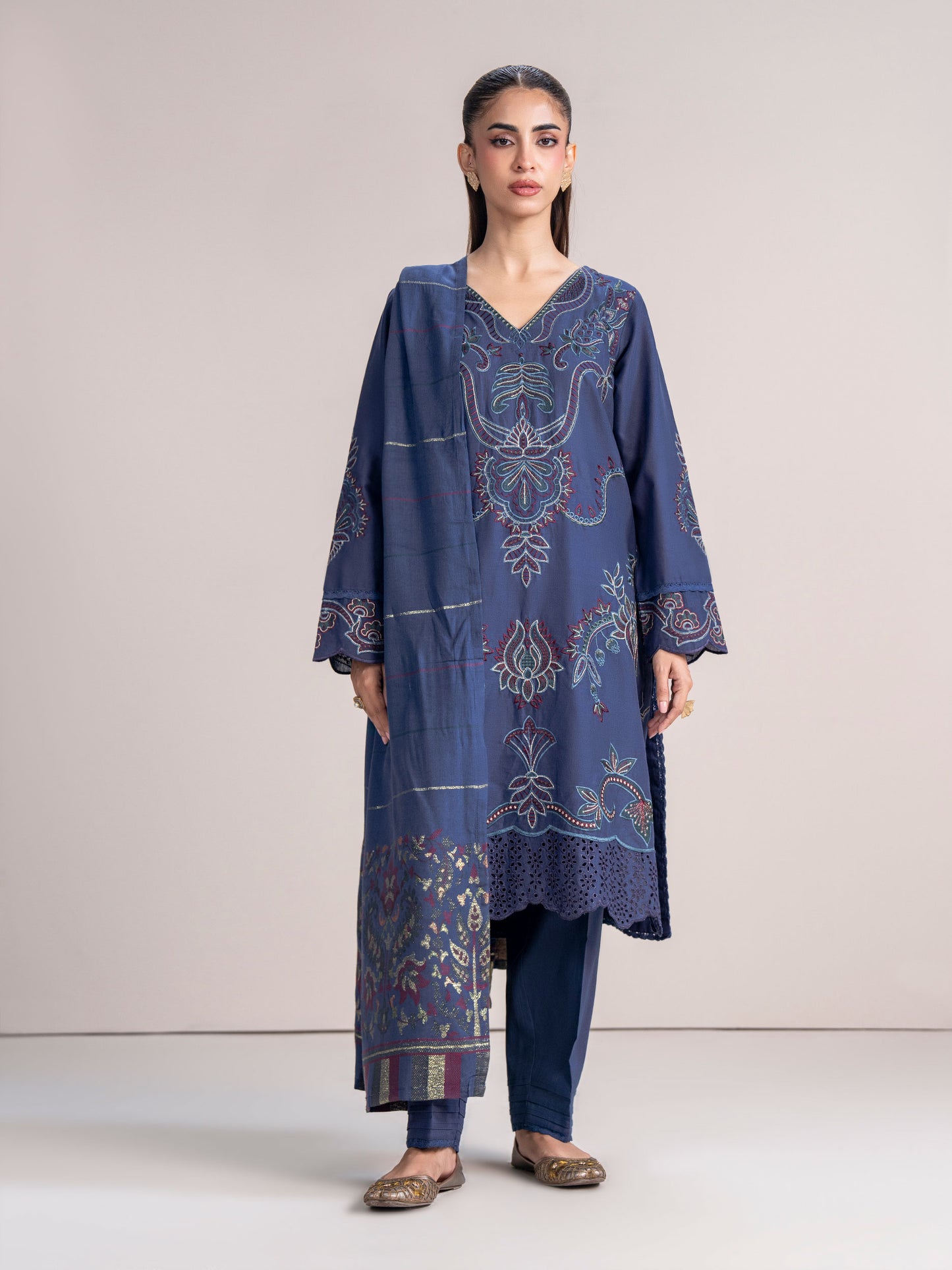 3 Piece Khaddar Suit- Embroidered (Pret)
