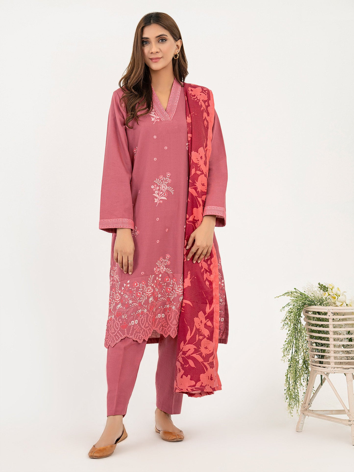3 Piece Khaddar Suit-Embroidered (Pret)