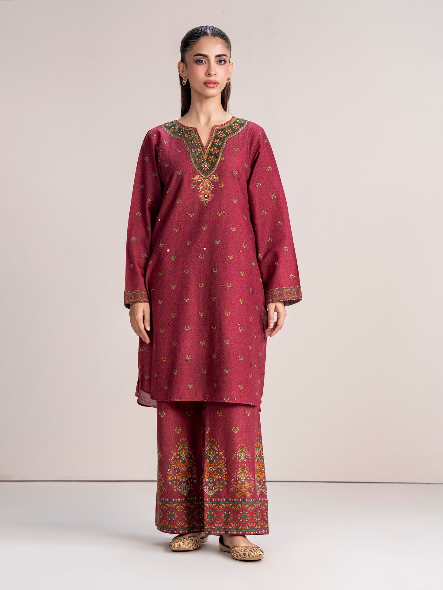 2 Piece Khaddar Suit- Embroidered (Pret)
