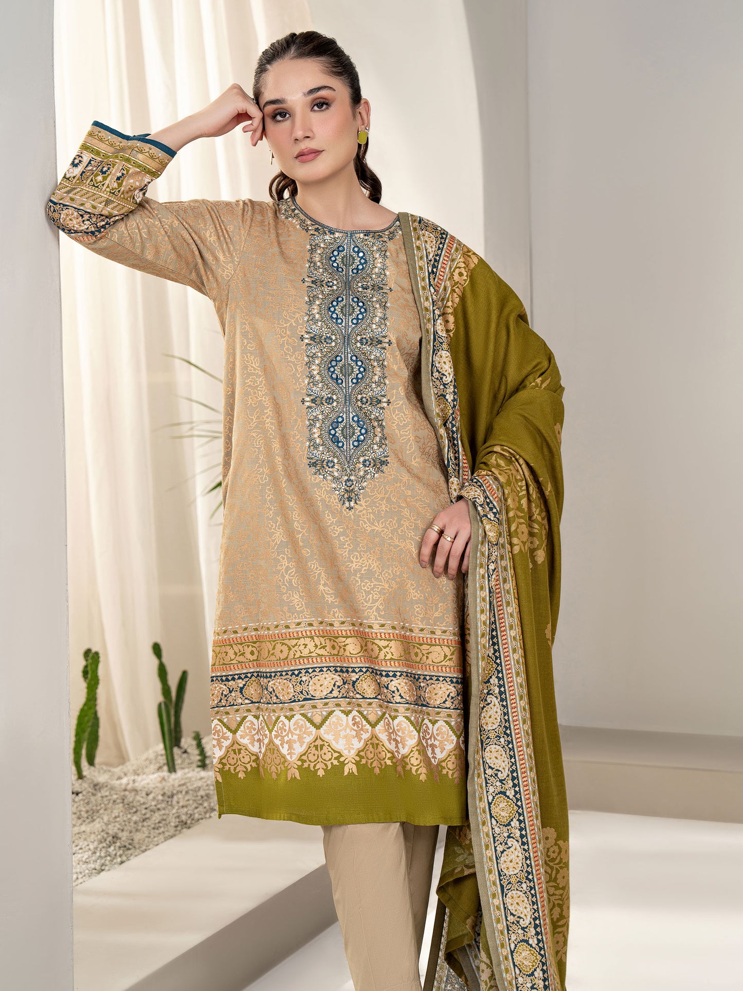2 Piece Khaddar Suit-Embroidered (Unstitched)
