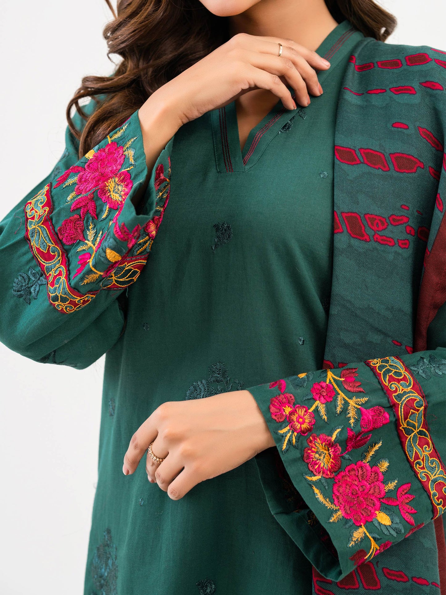 3 Piece Khaddar Suit-Embroidered(Pret)