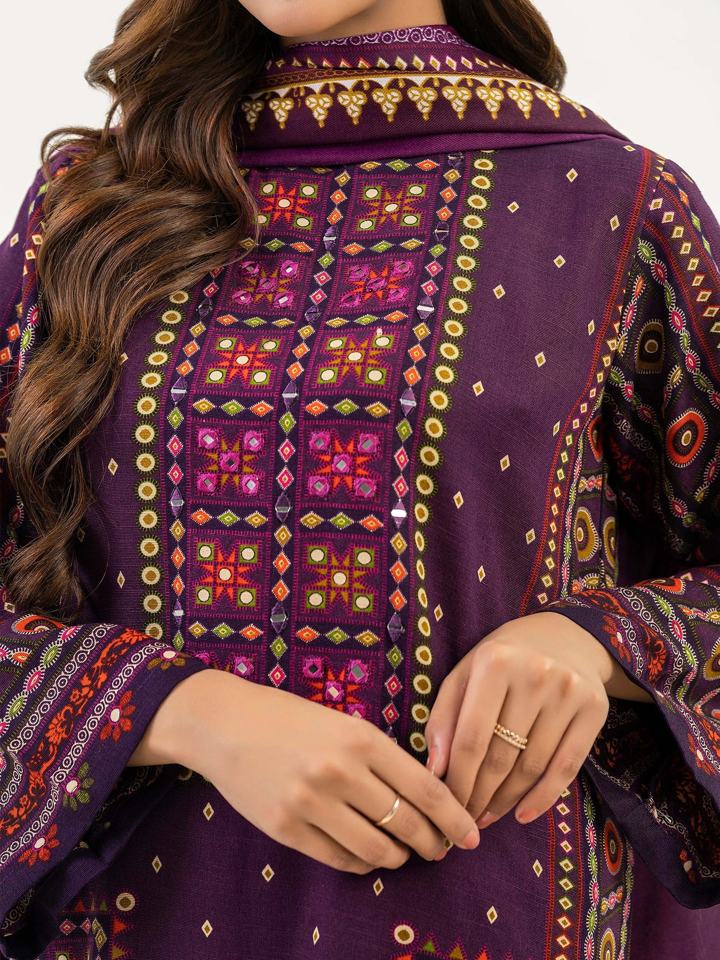 2 Piece Khaddar Suit-Embroidered(Pret)