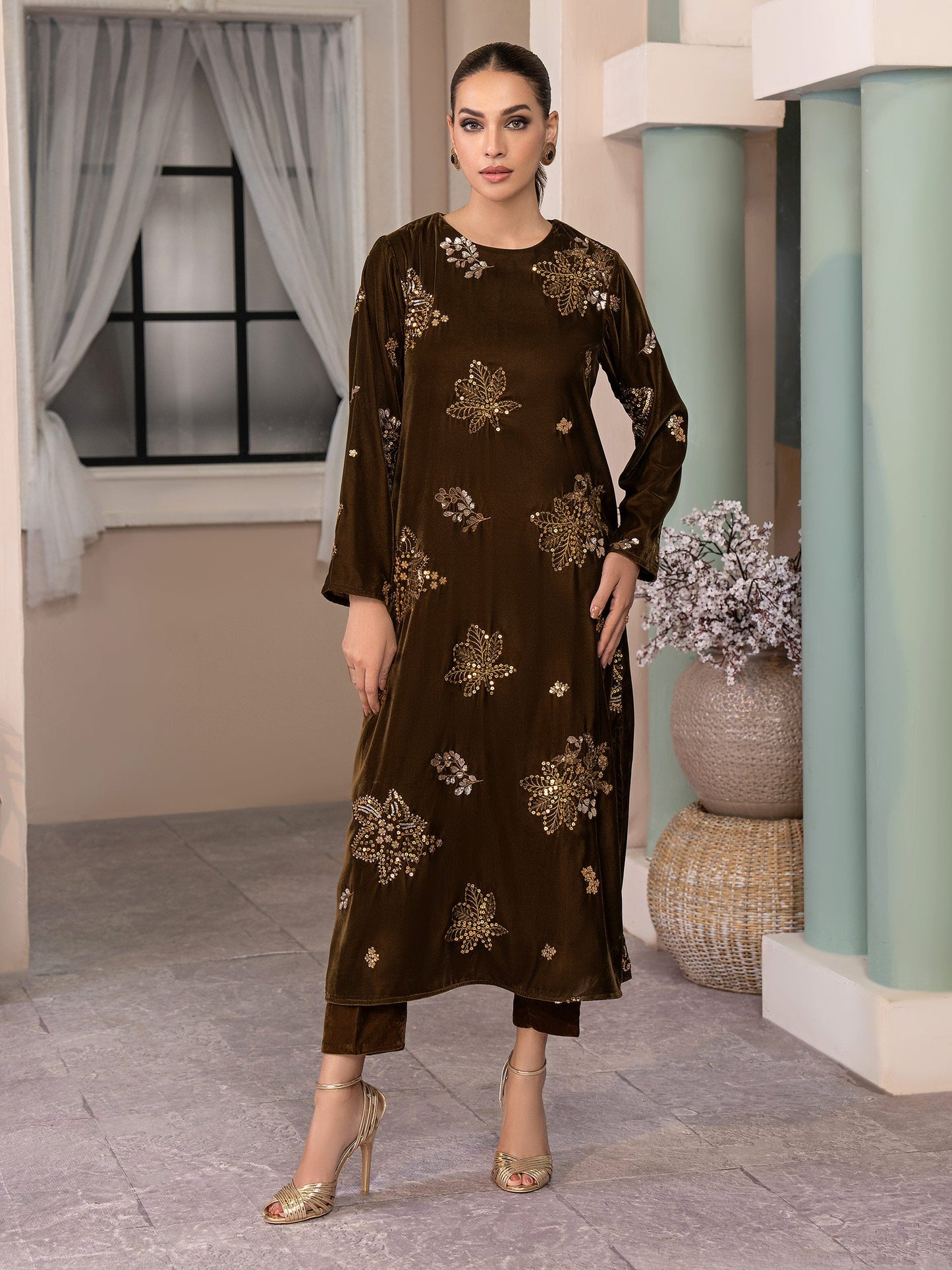 2 Piece Velvet Suit-Embroidered (Pret)