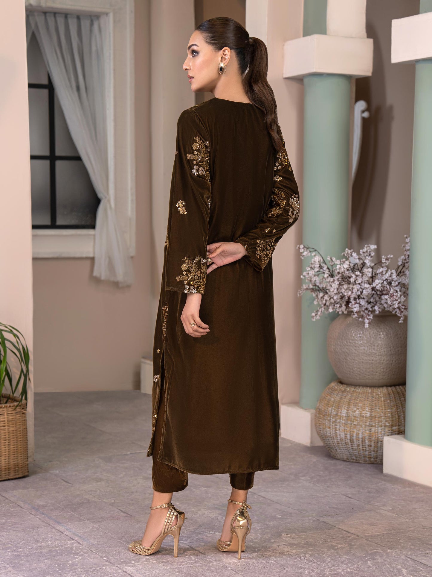 2 Piece Velvet Suit-Embroidered (Pret)