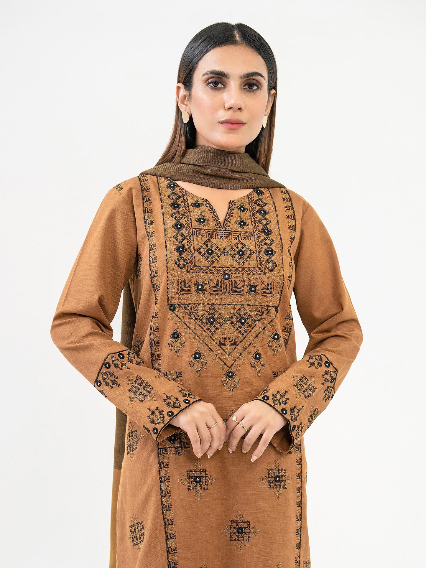 3 Piece Khaddar Suit-Embroidered (Pret)