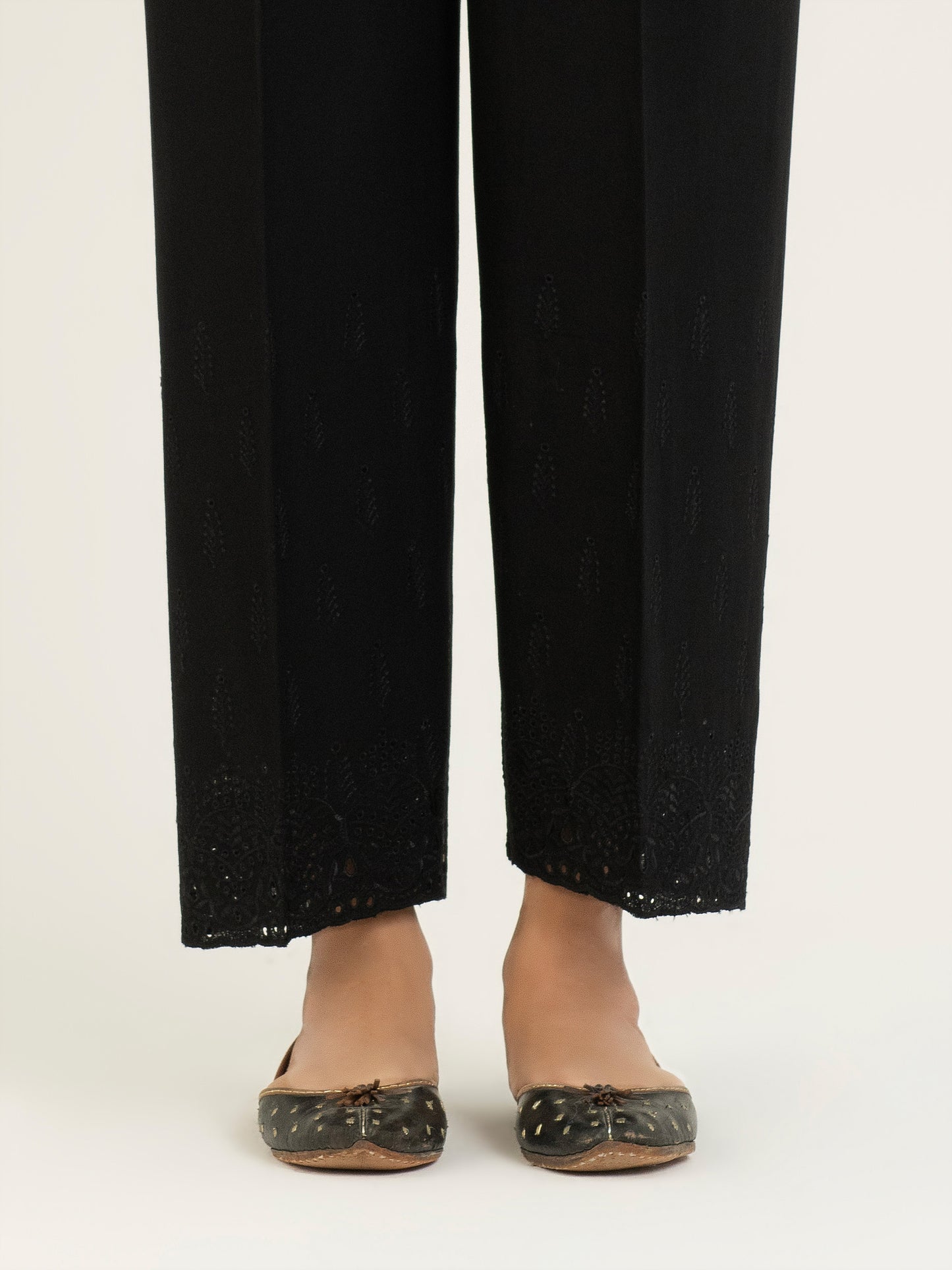 Khaddar Trouser-Embroidered (Pret)
