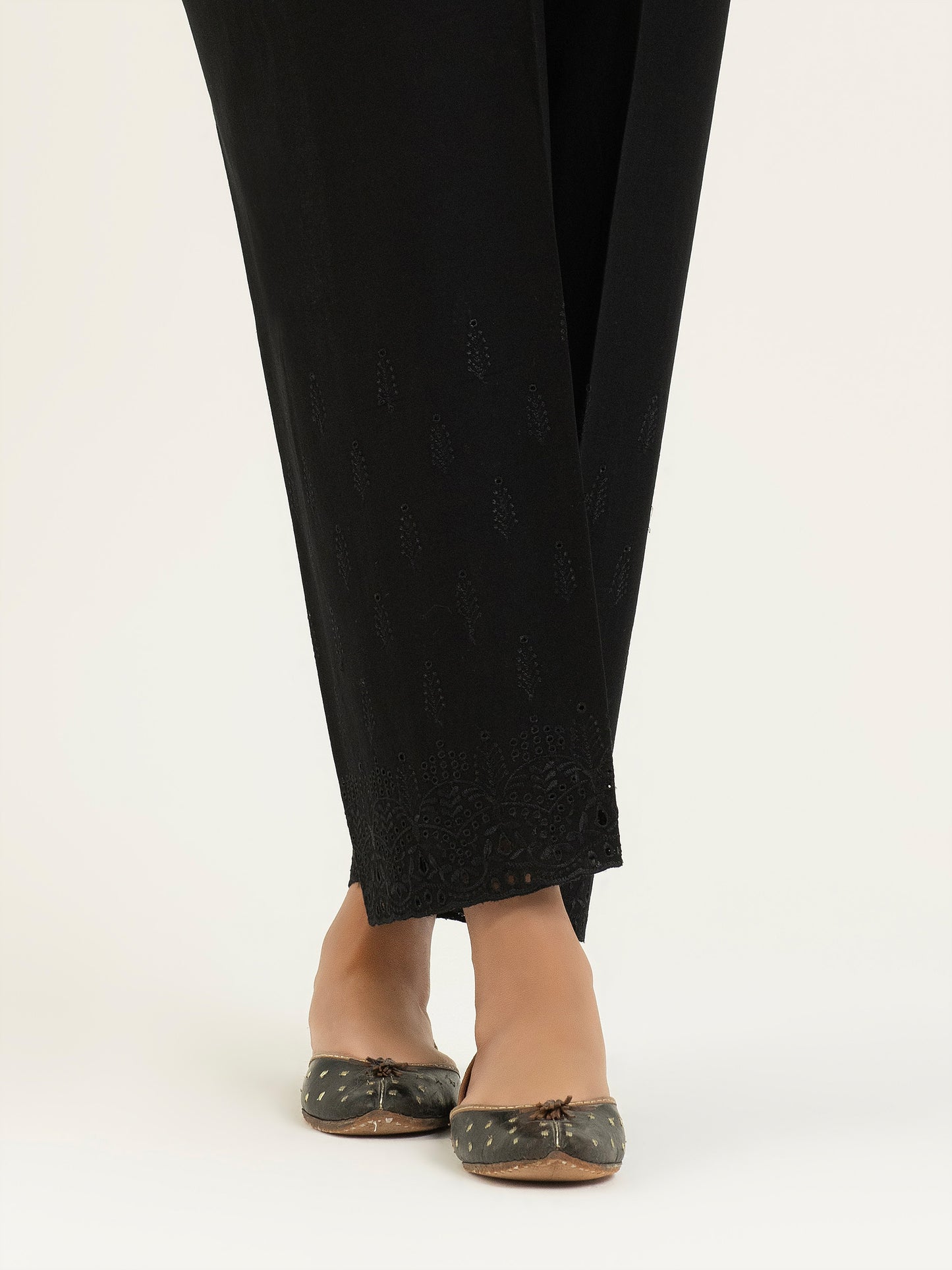Khaddar Trouser-Embroidered (Pret)