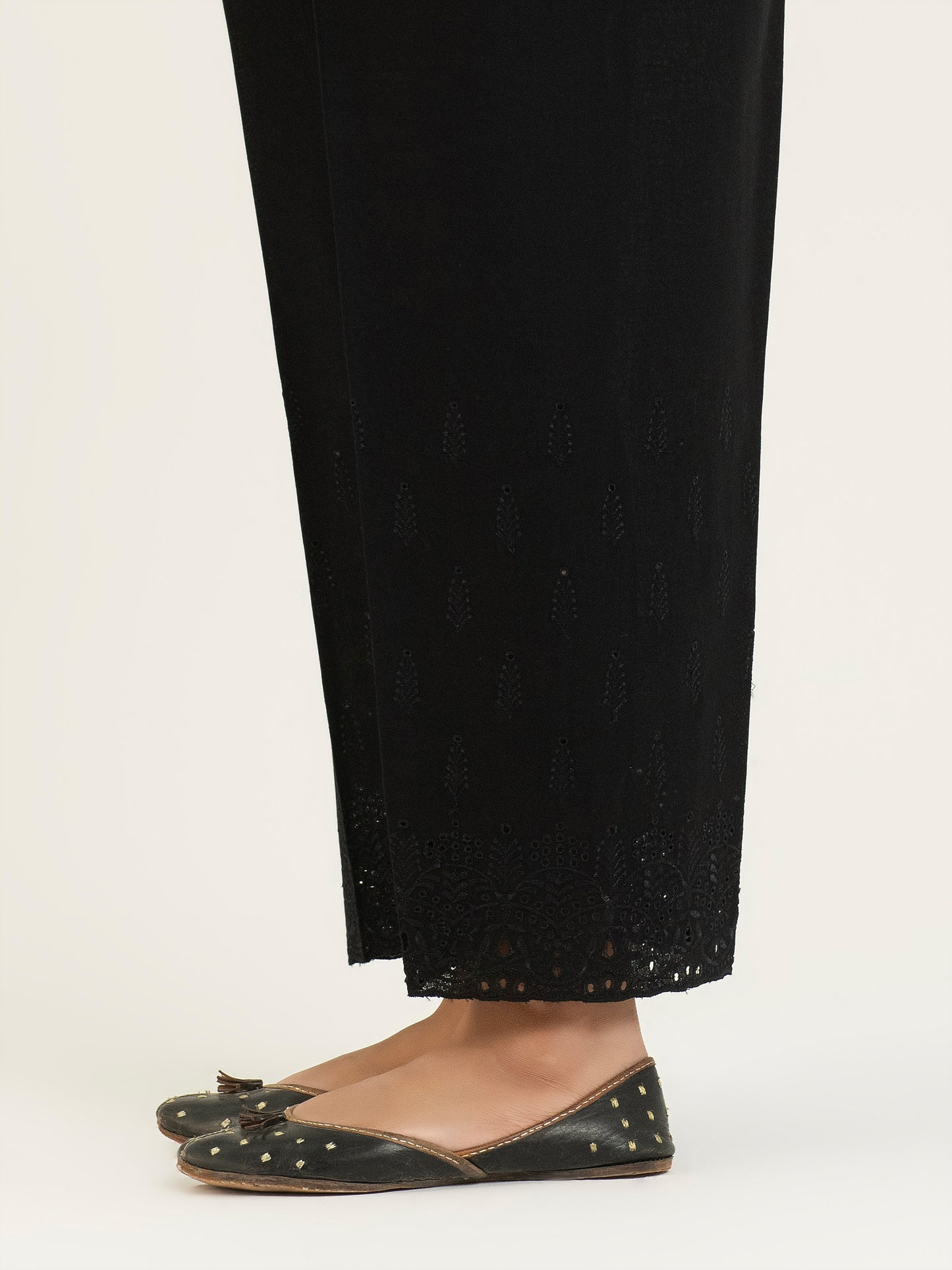 Khaddar Trouser-Embroidered (Pret)