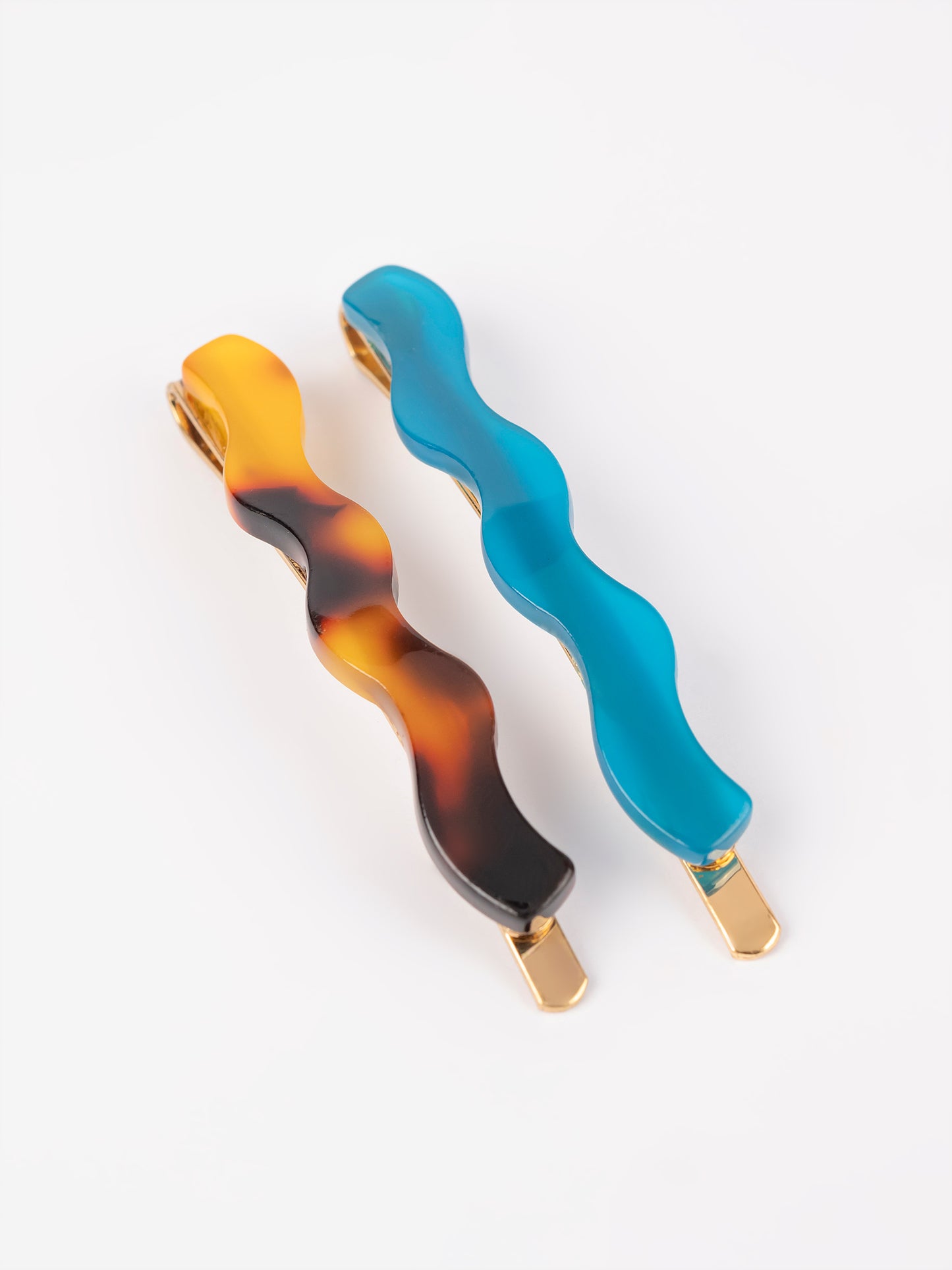 Wavy Hairpins