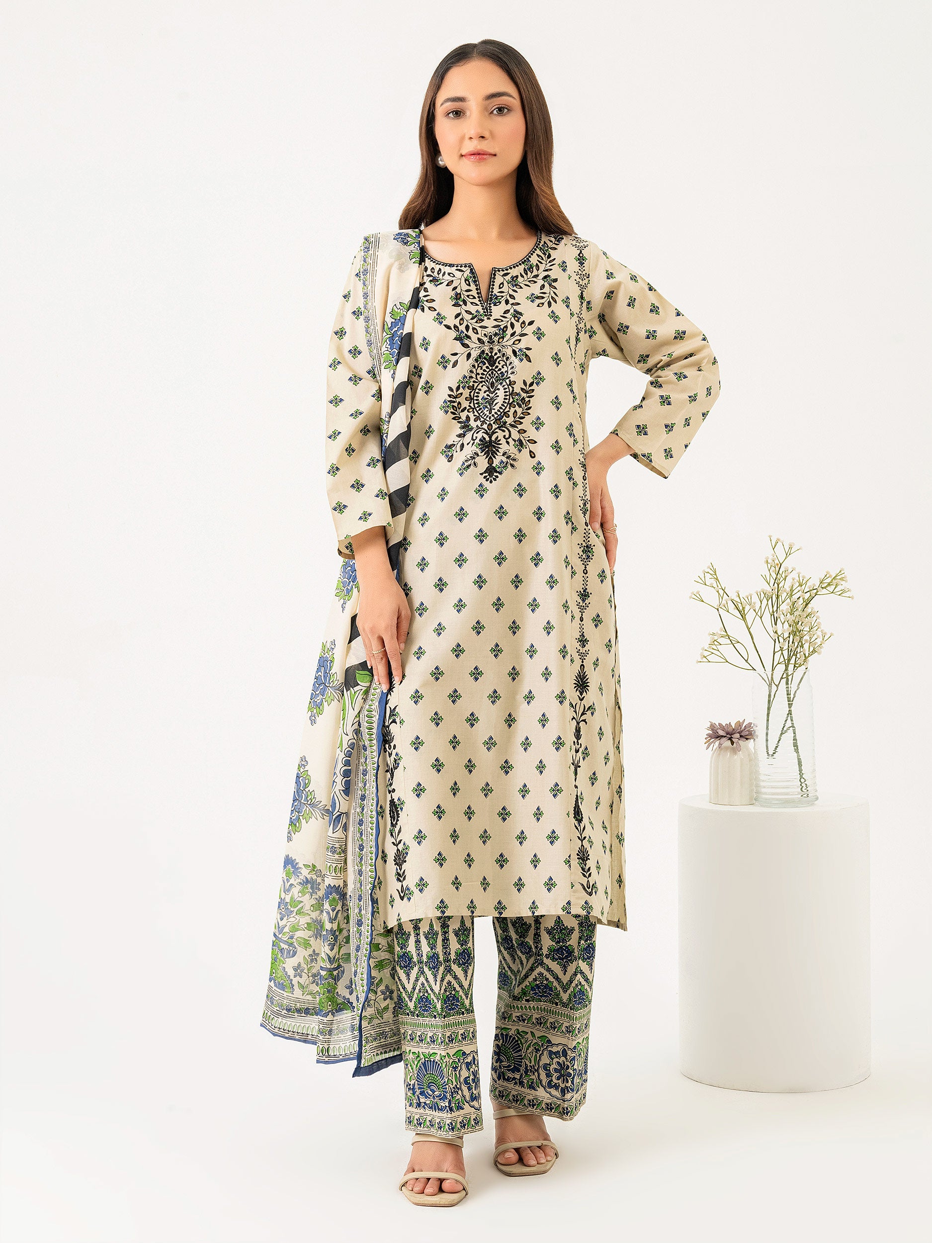 3 Piece Lawn Suit-Embroidered (Pret)