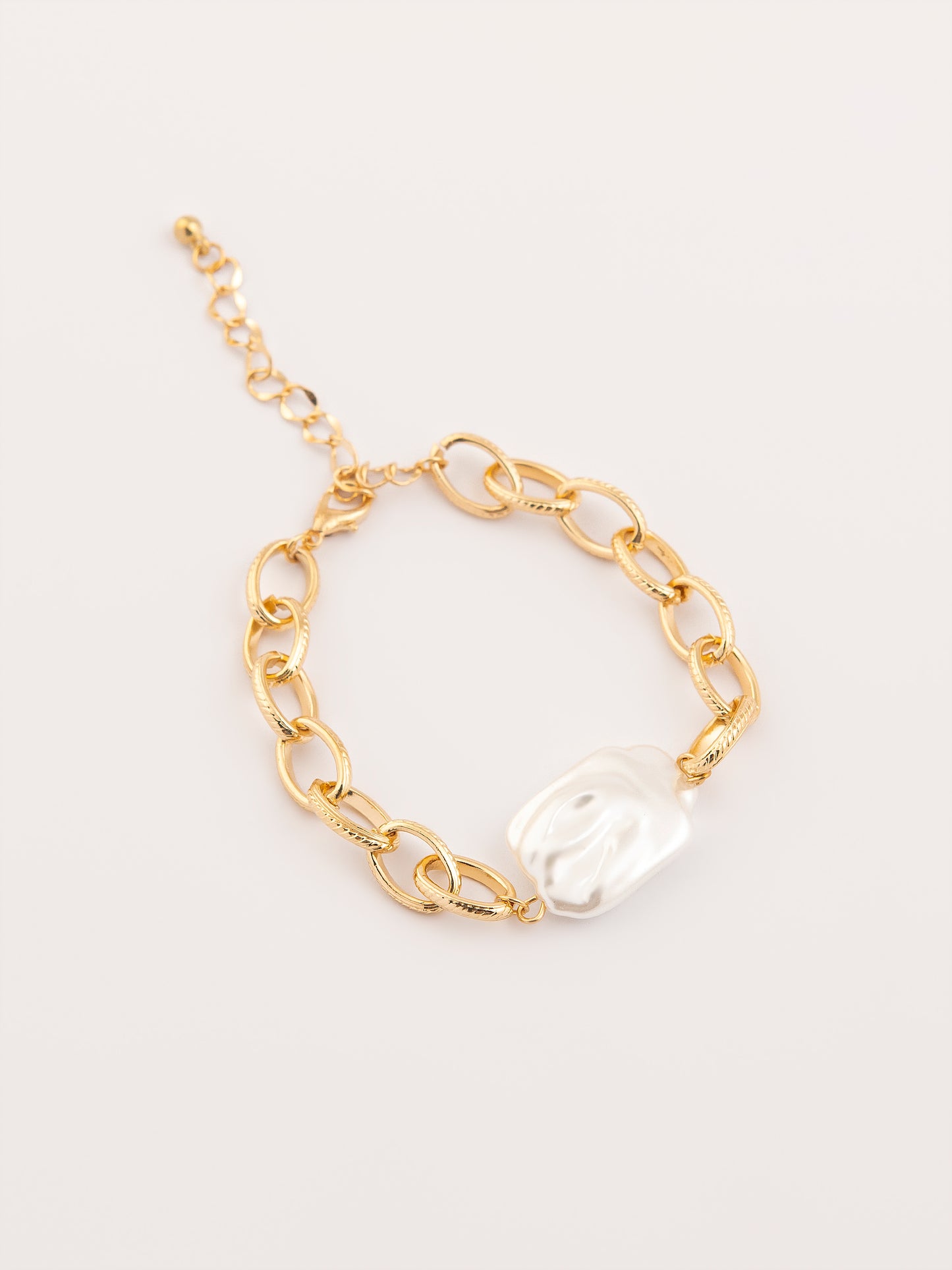 Loop Pearl Bracelet