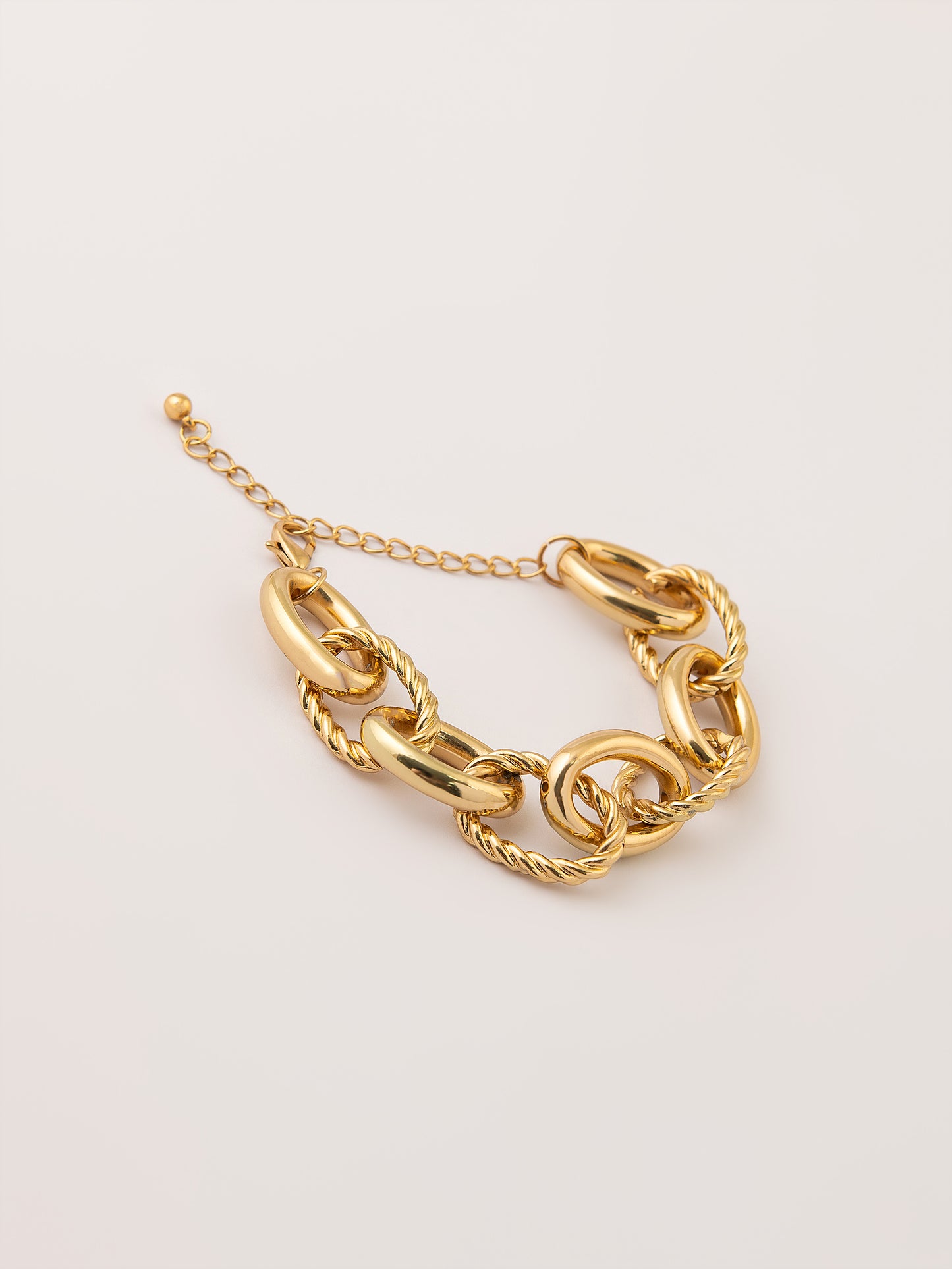 Metallic Chain Loop Bracelet