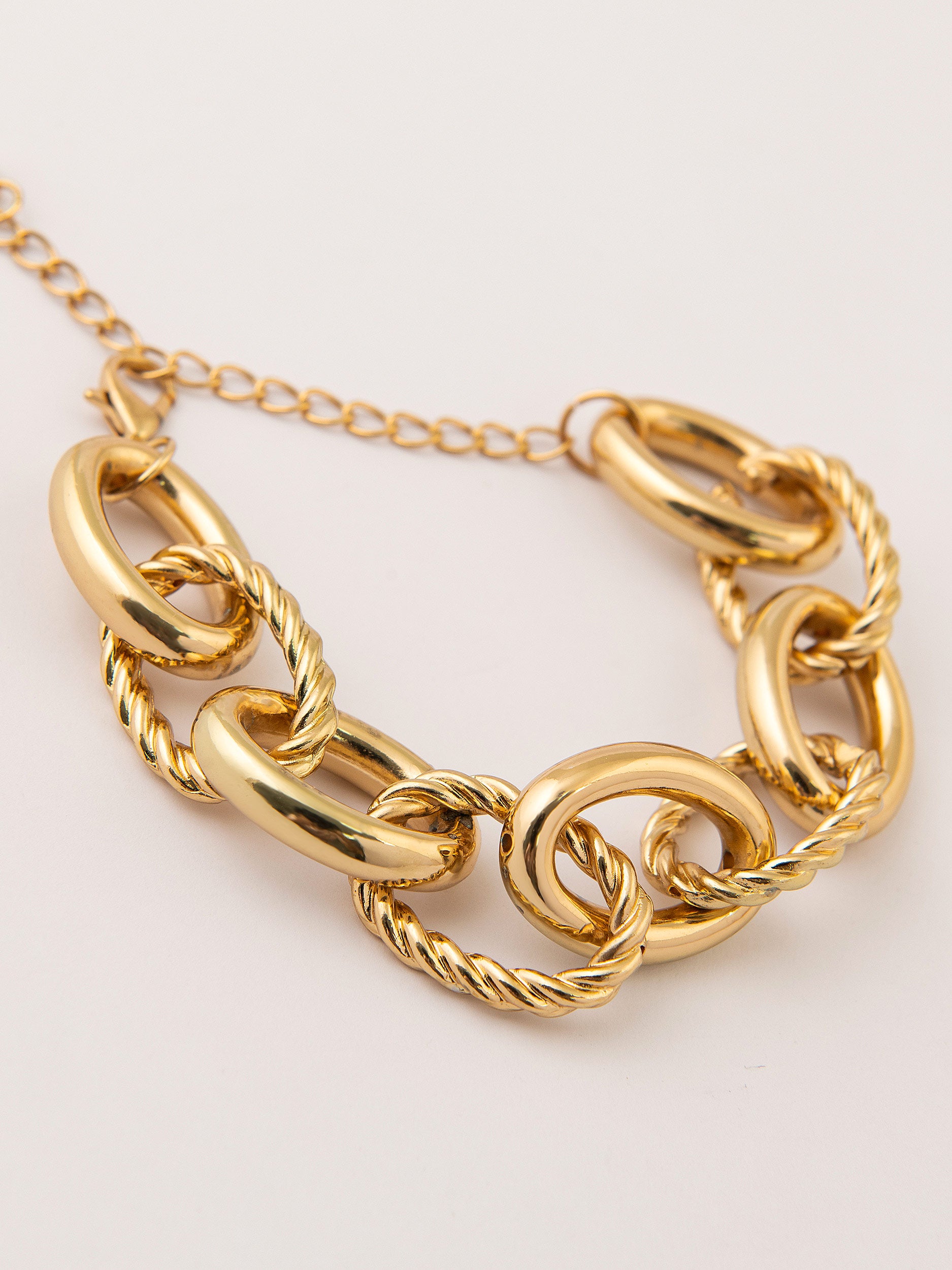 metallic-chain-loop-bracelet