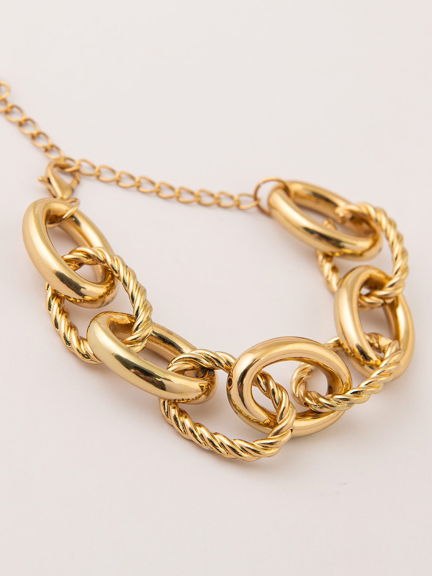 Metallic Chain Loop Bracelet