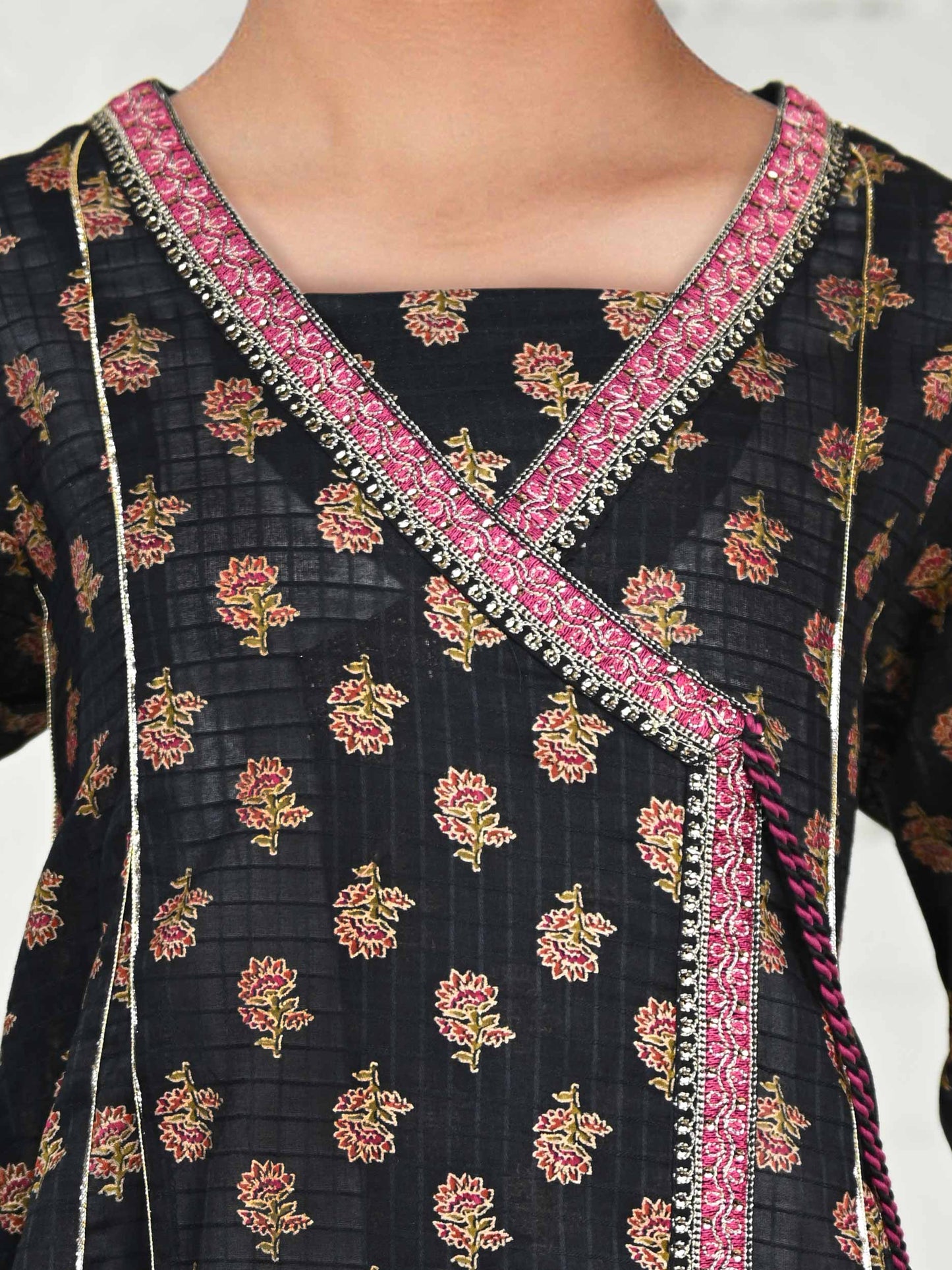 2 Piece Lawn Texture Suit- Embroidered (Pret)