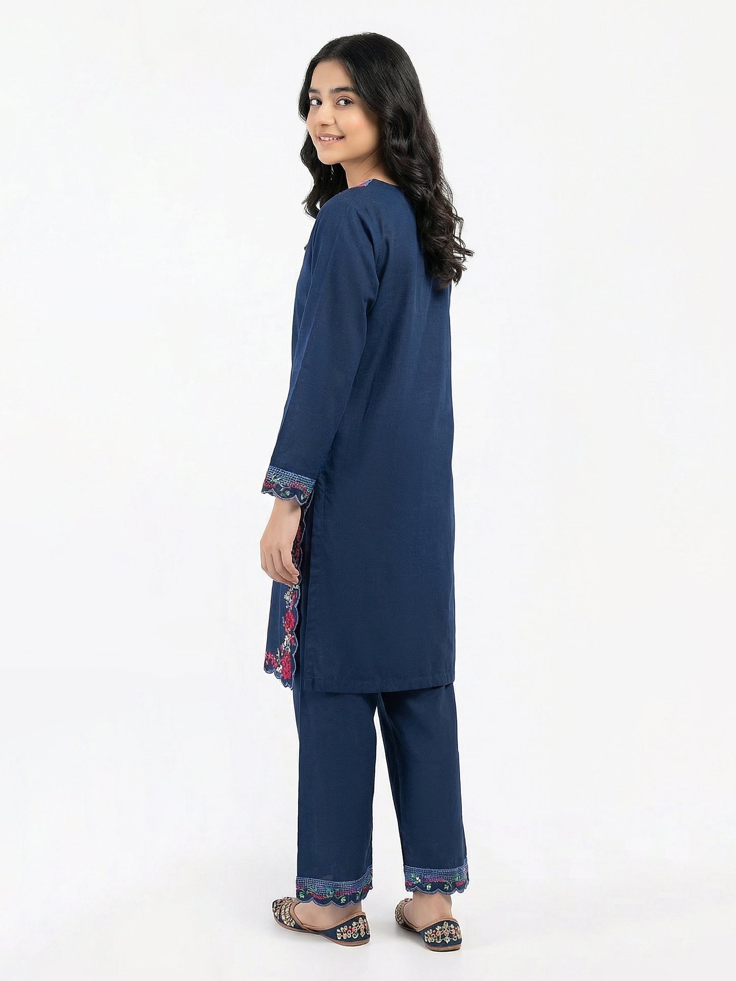 2 Piece Khaddar Suit- Embroidered (Pret)
