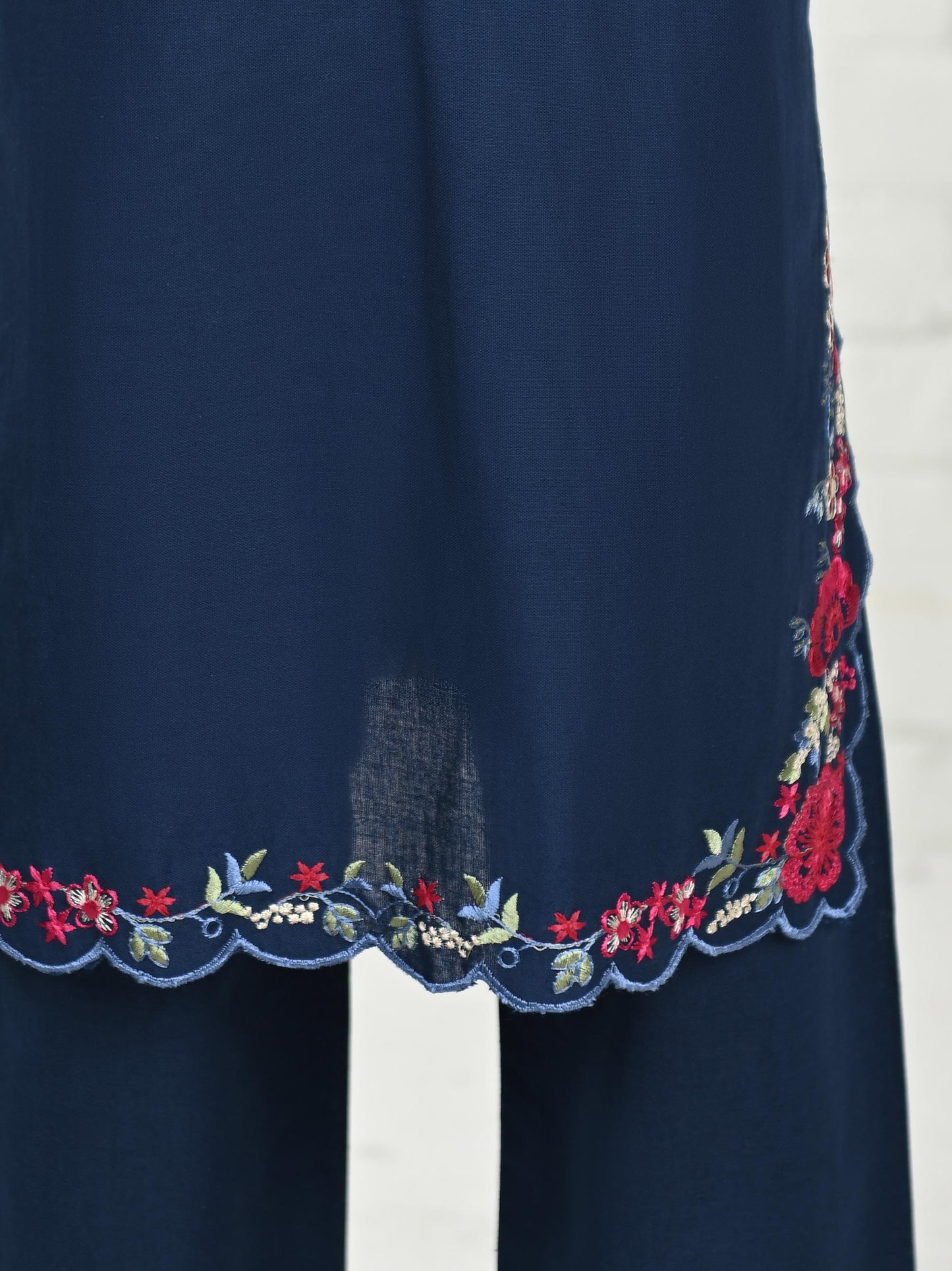 2 Piece Khaddar Suit- Embroidered (Pret)