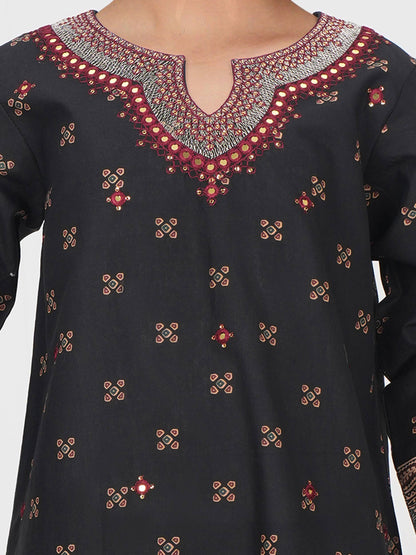 2 Piece Cambric Suit- Embroidered (Pret)