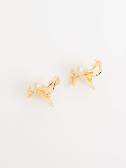 Curved Pearl Studs