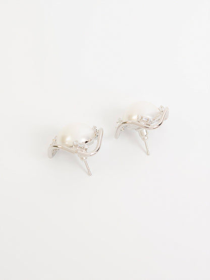 Curved Pearl Studs