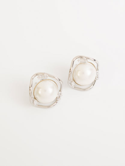 Curved Pearl Studs