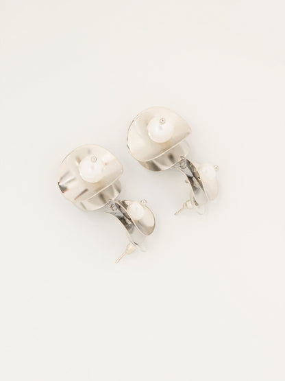 Sculpted Pearl Earrings