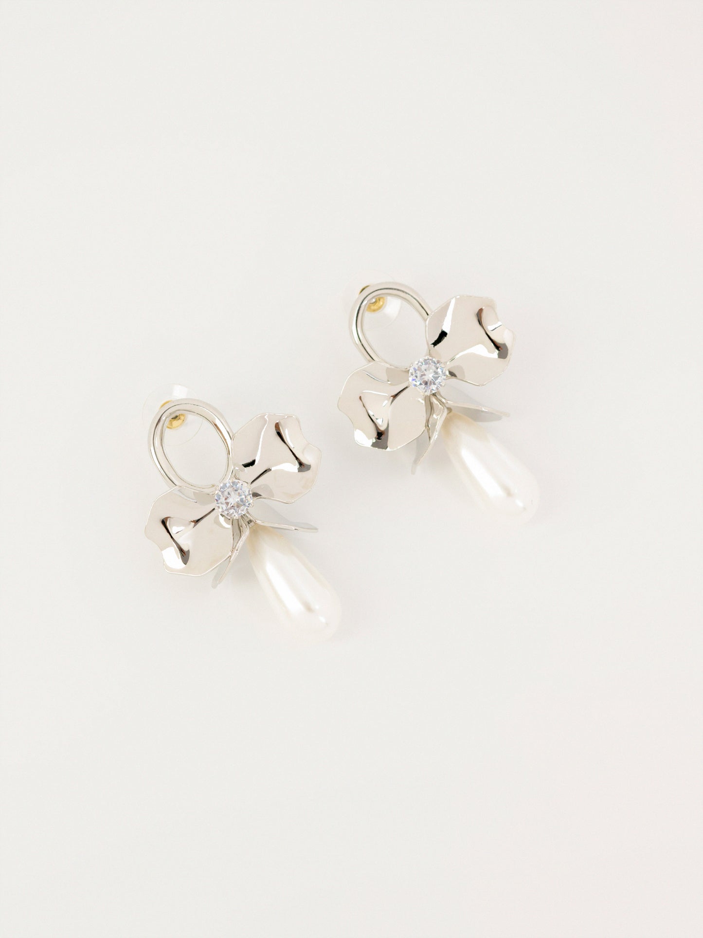 Bow Pearl Earrings