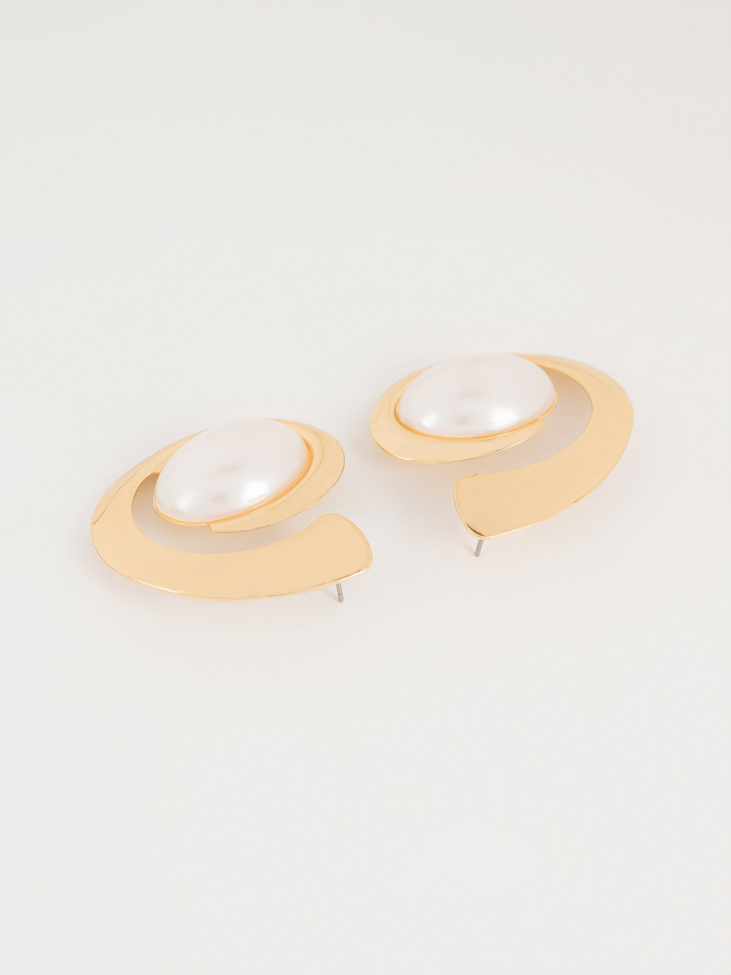Curved Pearl Earrings