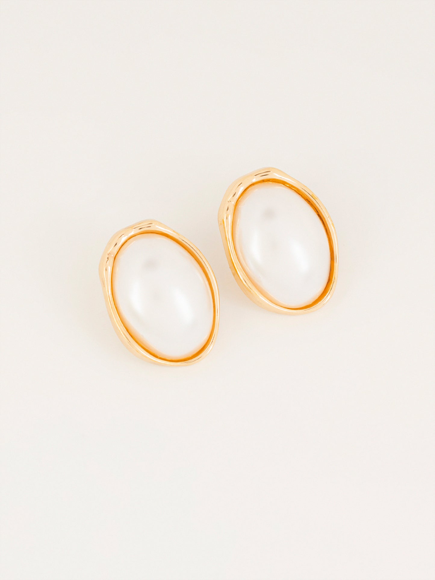 Oval Pearl Studs