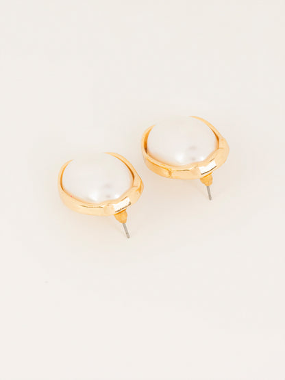 Oval Pearl Studs