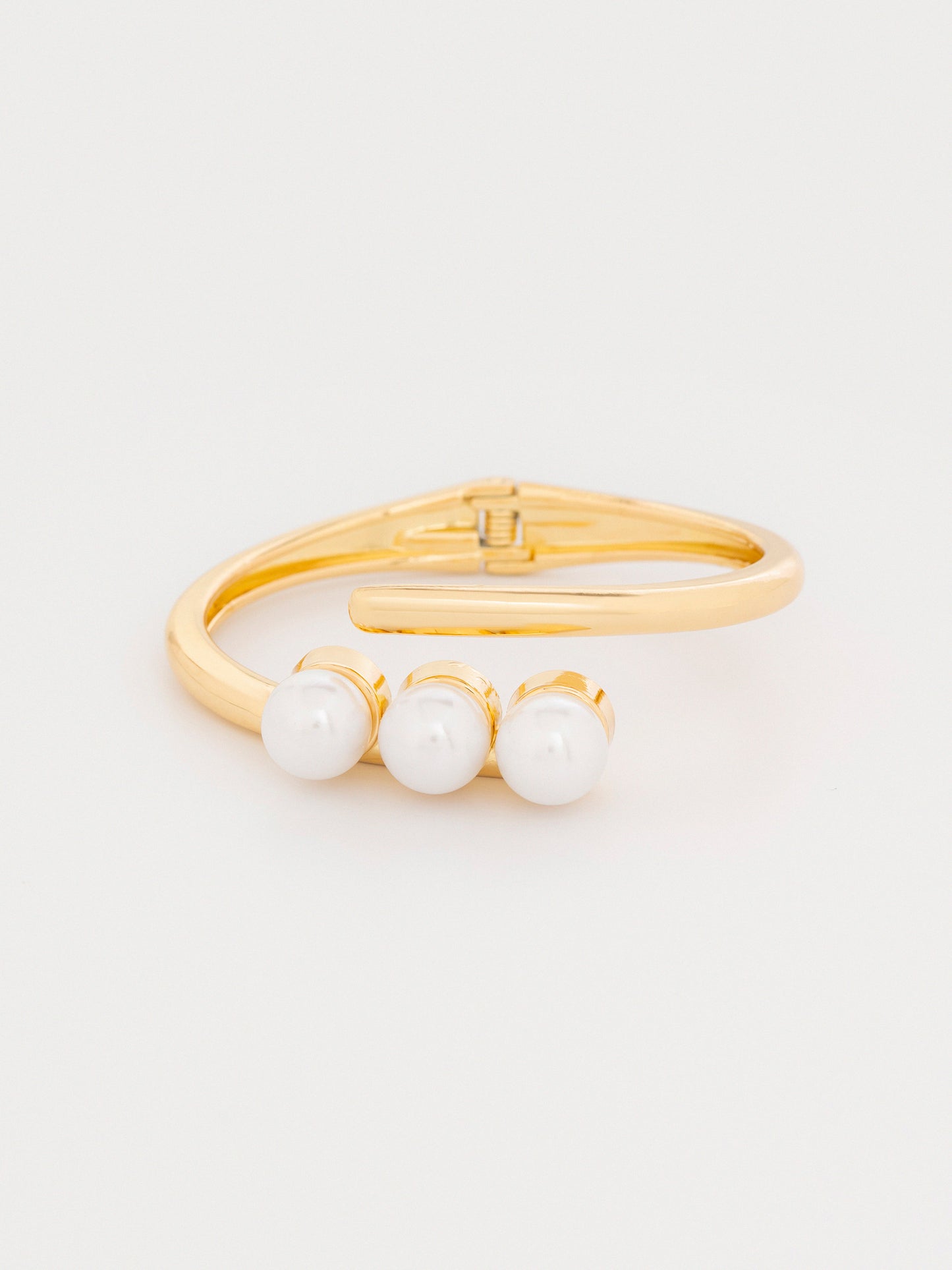 Sleek Pearl Bracelet