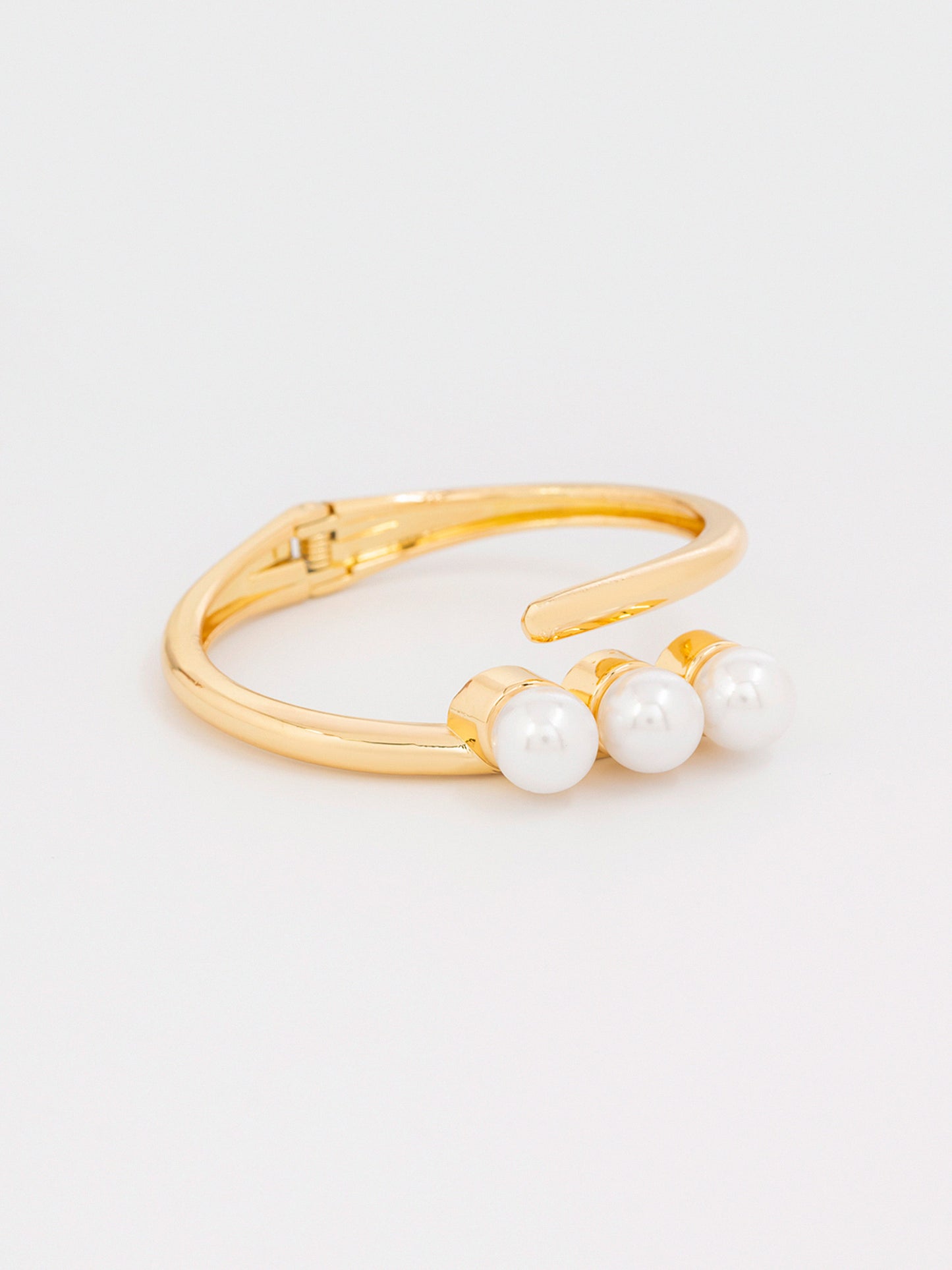 Sleek Pearl Bracelet