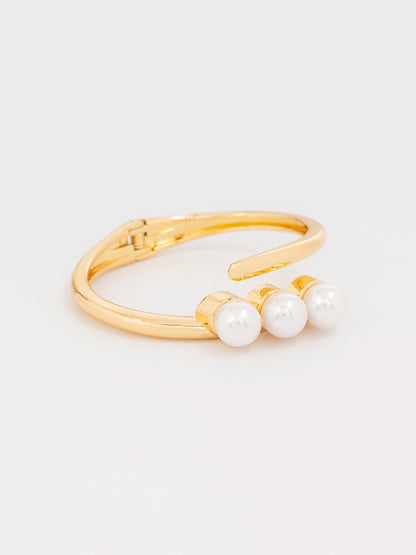 Sleek Pearl Bracelet