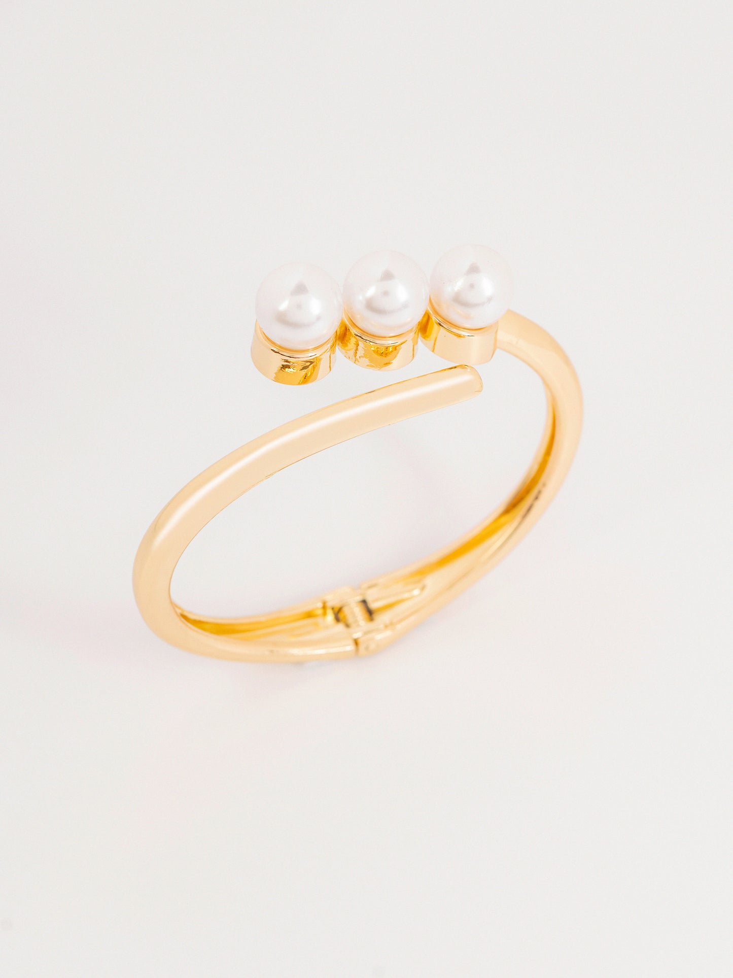 Sleek Pearl Bracelet