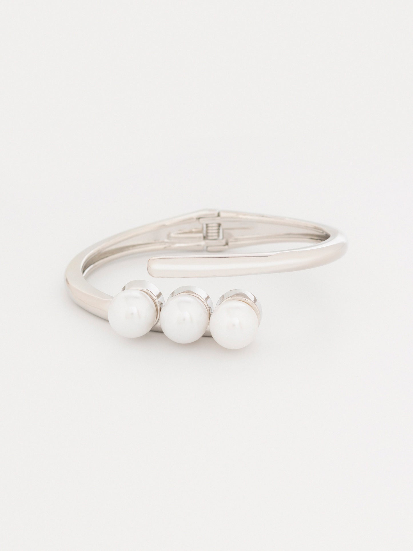 Sleek Pearl Bracelet