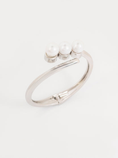 Sleek Pearl Bracelet