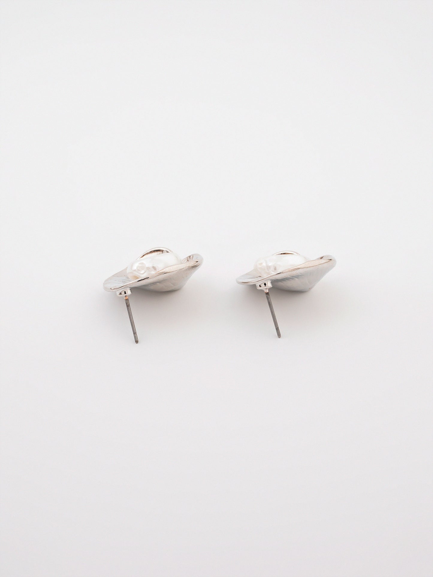 Sculpted Pearl Studs