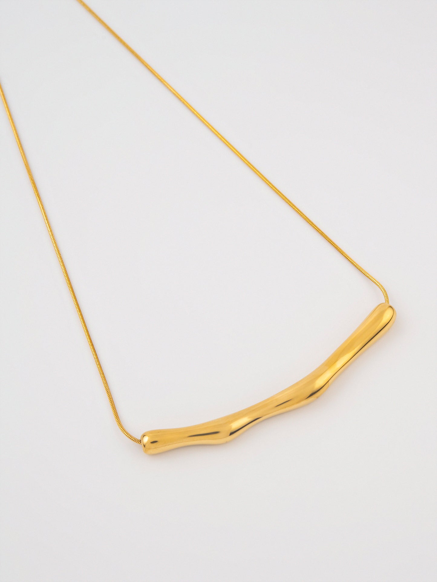 Curved Bar Necklace