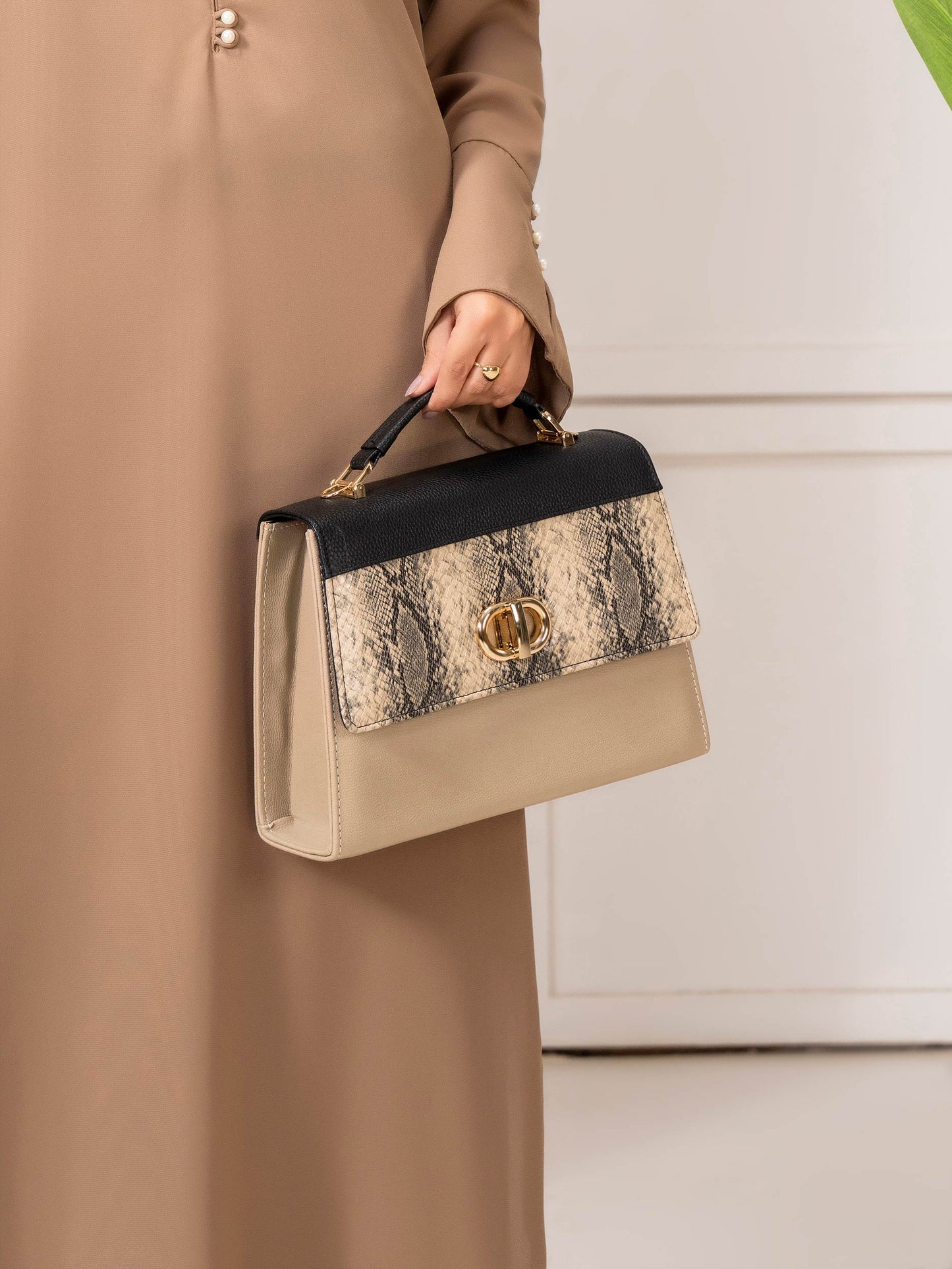 Two-tone Textured Handbag