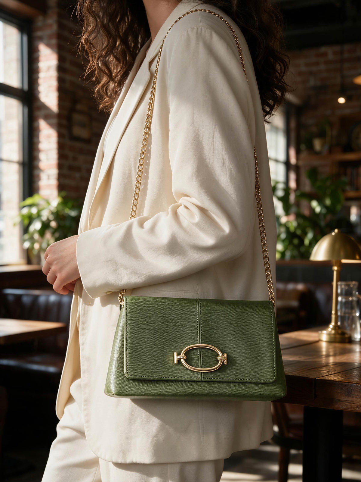 Vespera Clutch