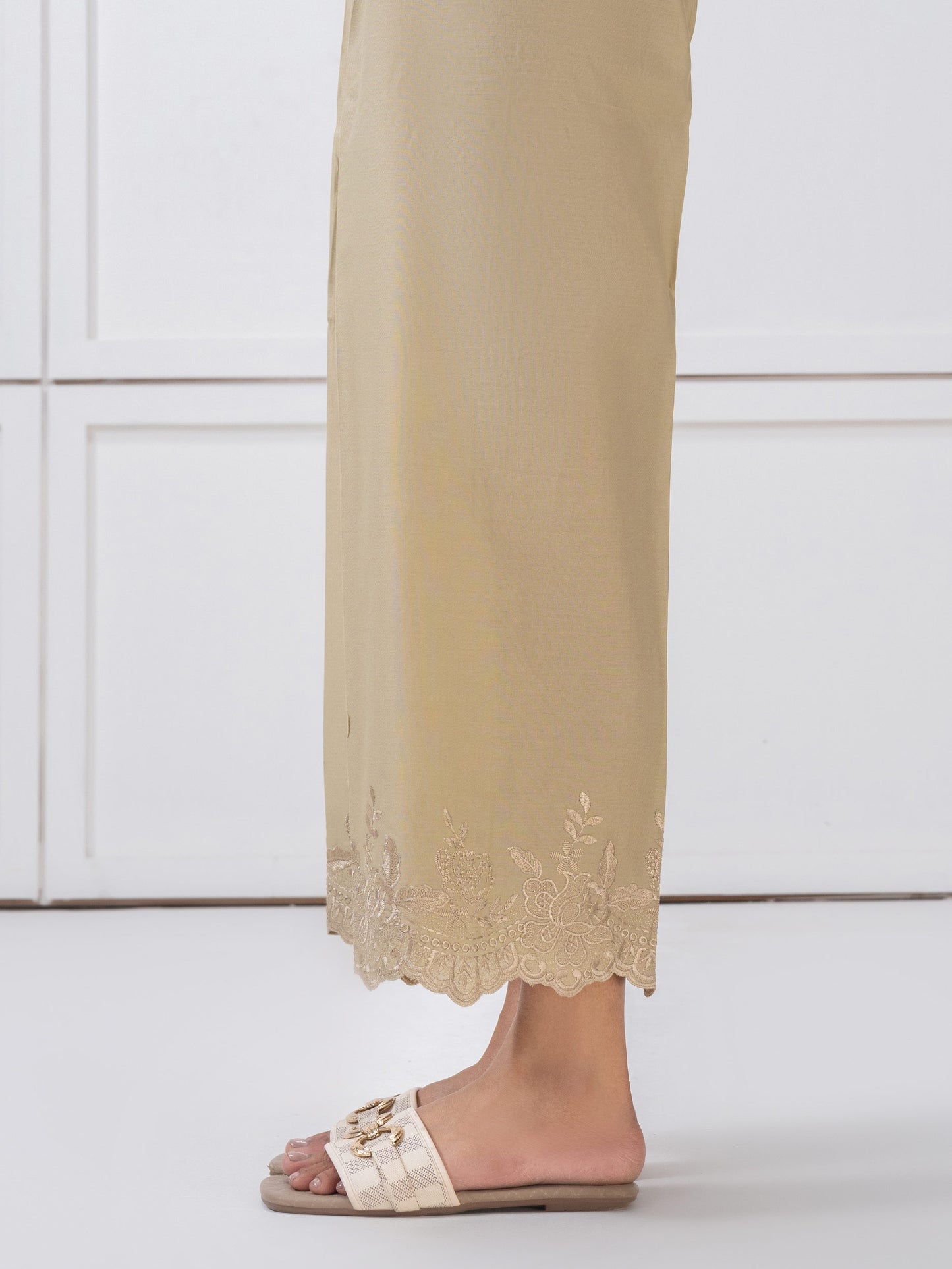 Lawn Trouser-Embroidered (Pret)