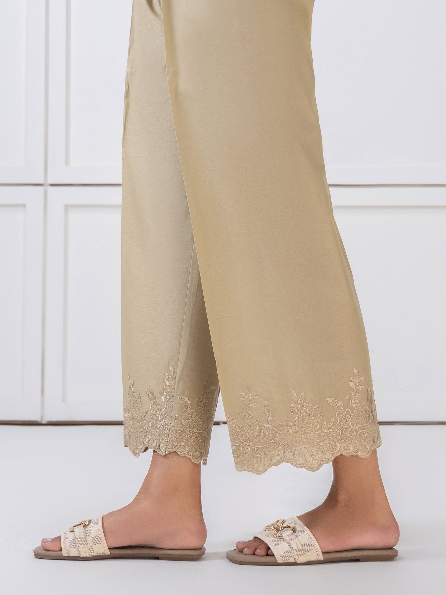 Lawn Trouser-Embroidered (Pret)