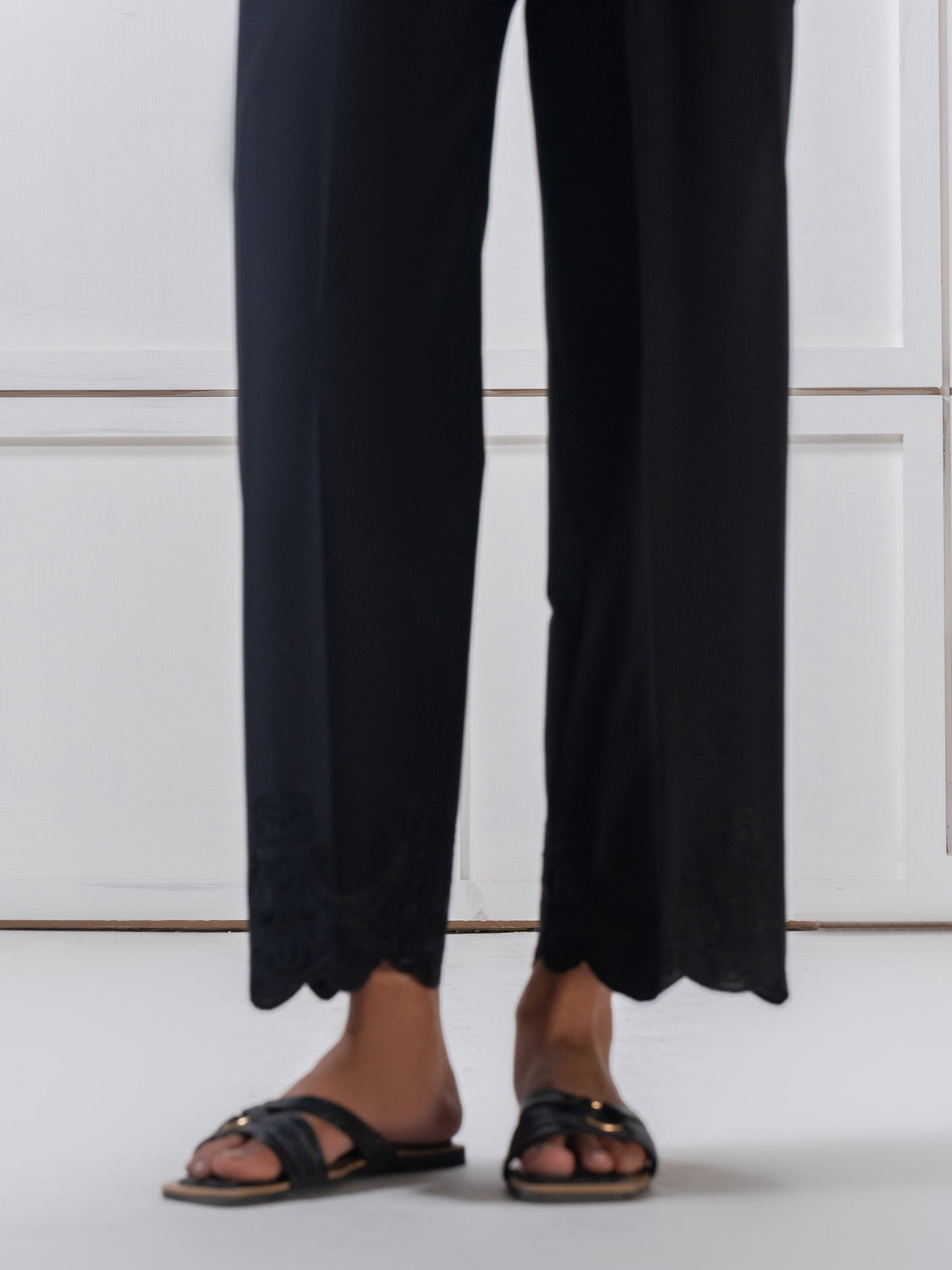 Lawn Trouser-Embroidered (Pret)