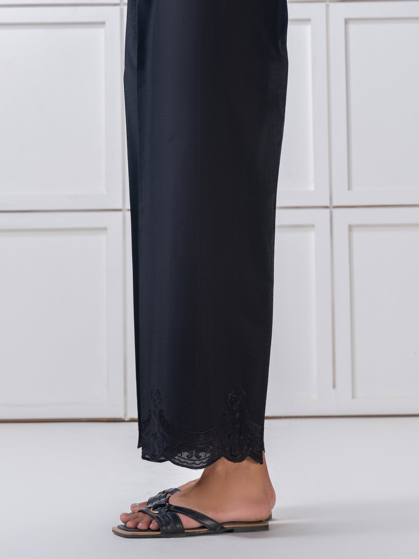 Lawn Trouser-Embroidered (Pret)