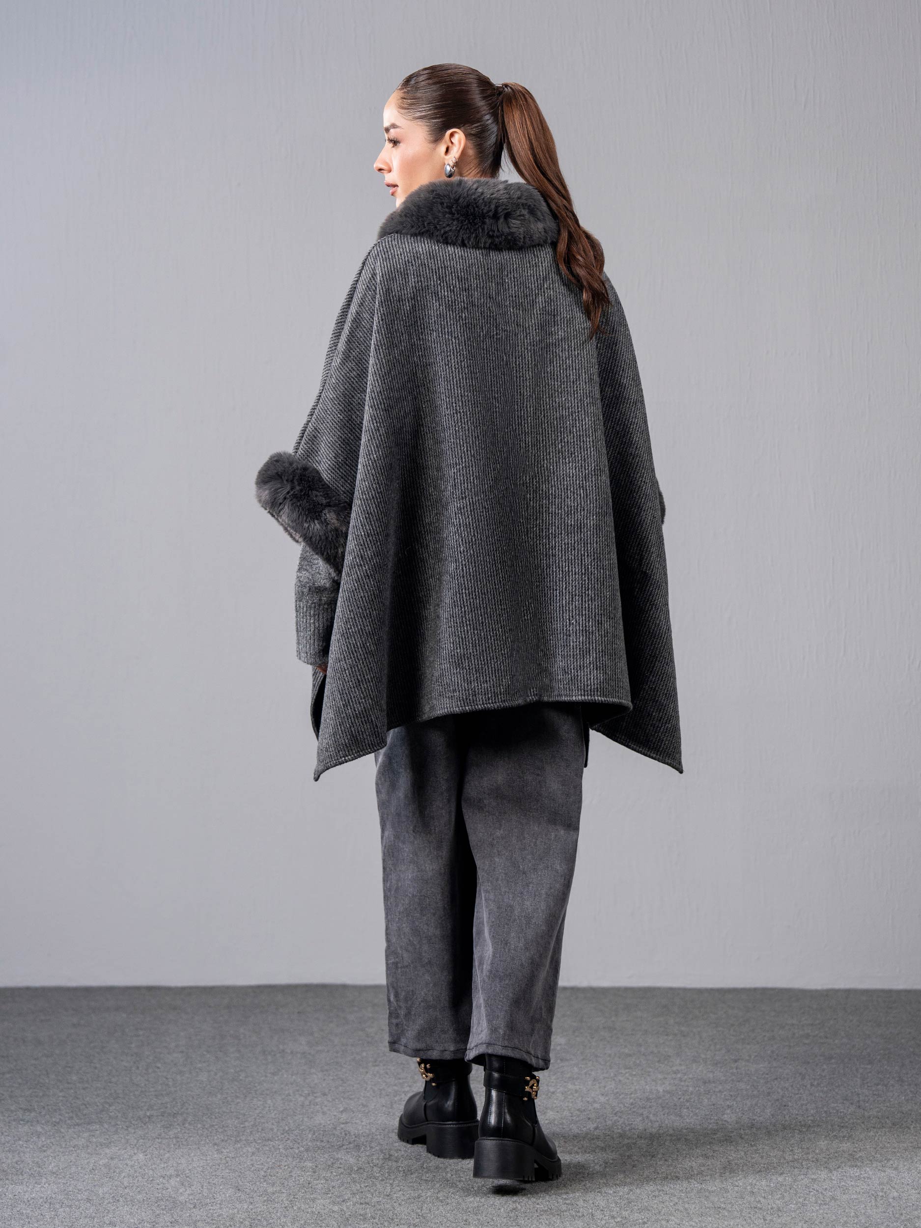 Woolen Fur Cape – Limelightpk